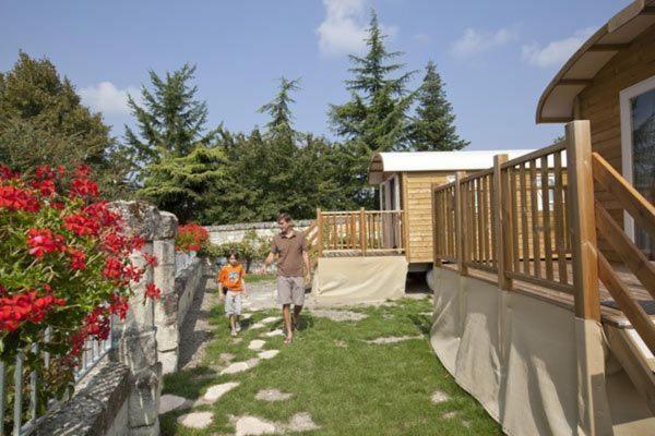 Вилла Les Roulottes De Cuzay Roiffe Экстерьер фото